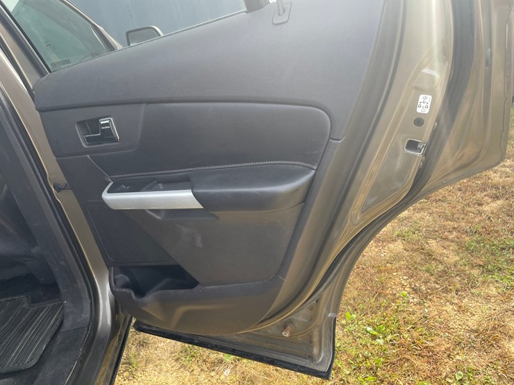 2012-ford-edge-image-42