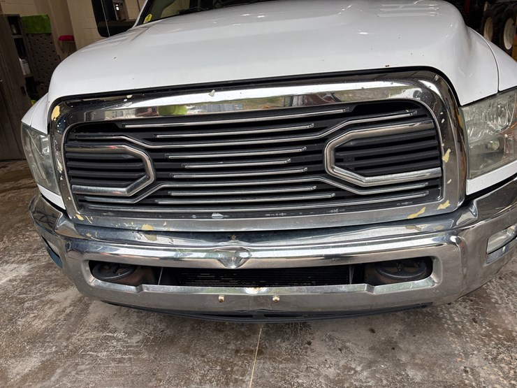 2015-dodge-ram-3500-image-12