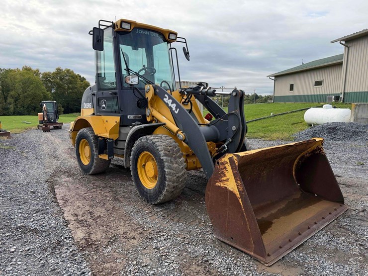 2013-deere-244j-image-7