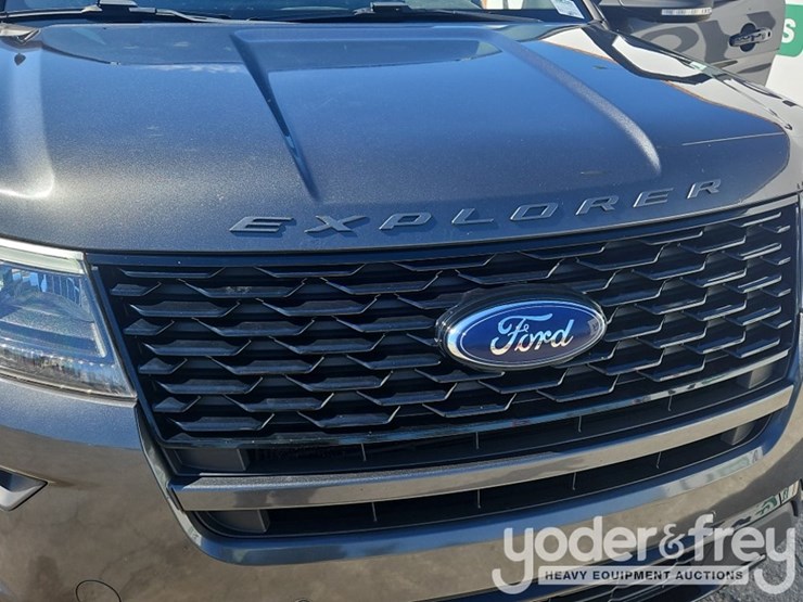 2019-ford-explorer-image-44
