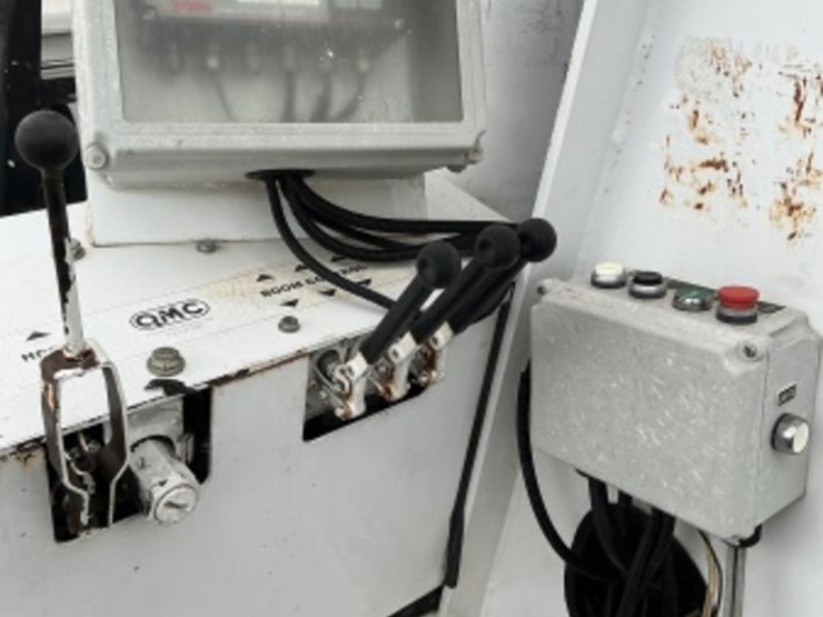 2007-sterling-lt9500-image-15