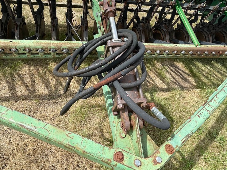 john-deere-12-image-25