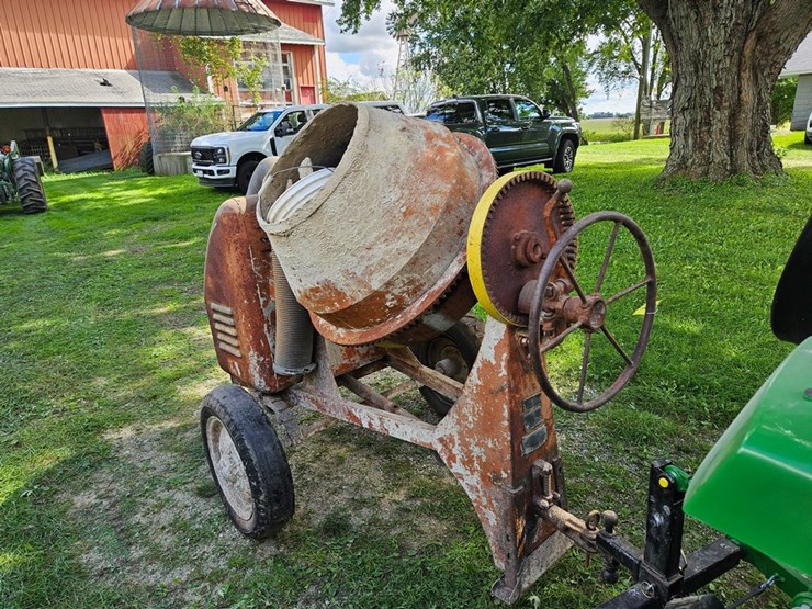 #8737-•-timken-bearing-equipment-towable-concrete-mixer-image-9