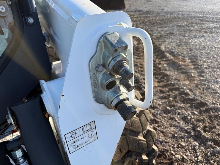 2018-bobcat-s550-image-11