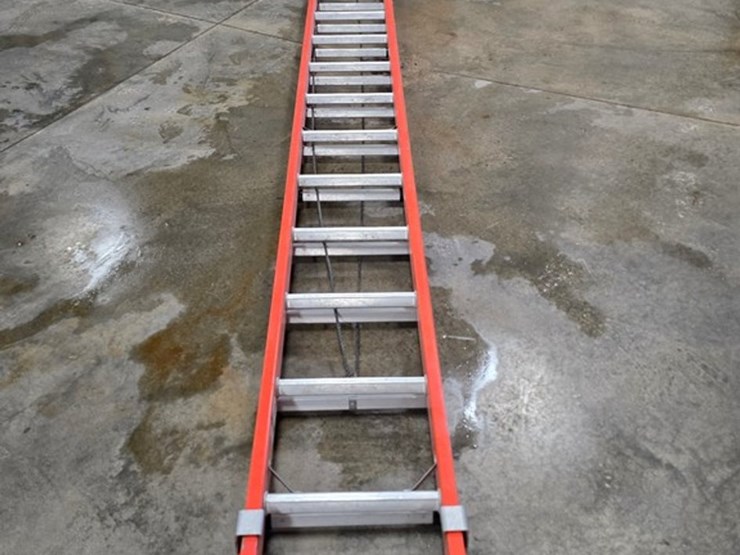 #9730-•-louisville-40'-extension-ladder-image-5