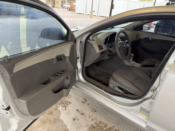 2012-chevrolet-malibu-sdn-image-23