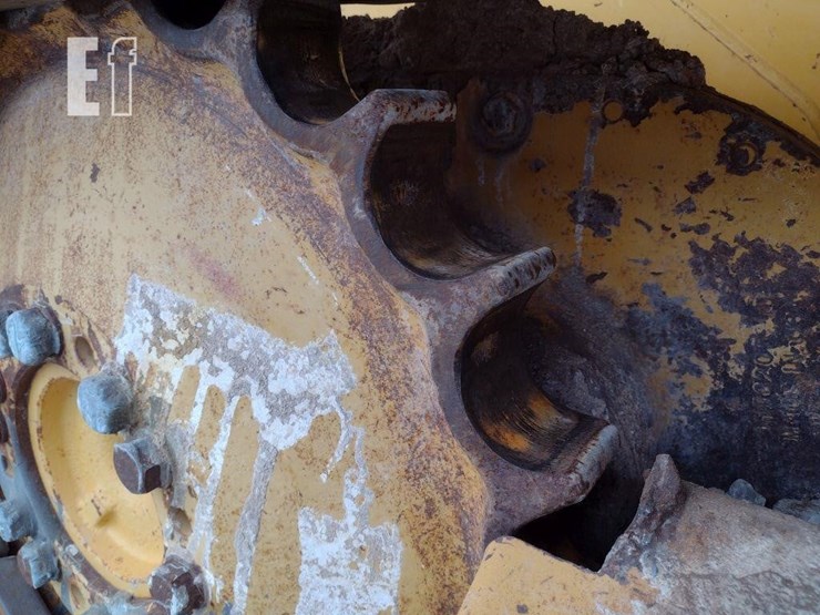 2000-deere-650h-lt-image-33
