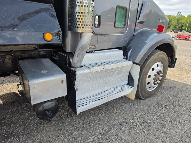 2013-kenworth-t800-image-6