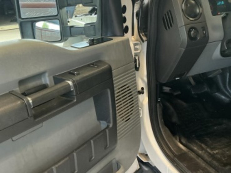 2013-ford-f550-image-24