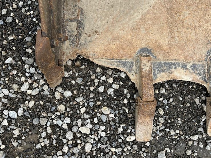 74”-skid-steer-tooth-bucket-image-6