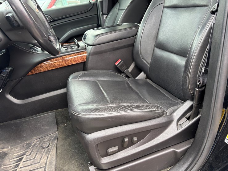 2015-chevrolet-tahoe-ltz-image-28