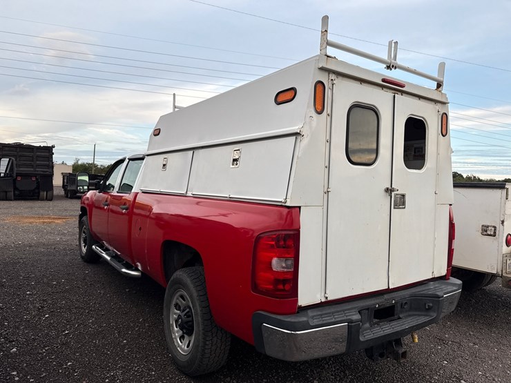 2013-chevrolet-3500-image-12