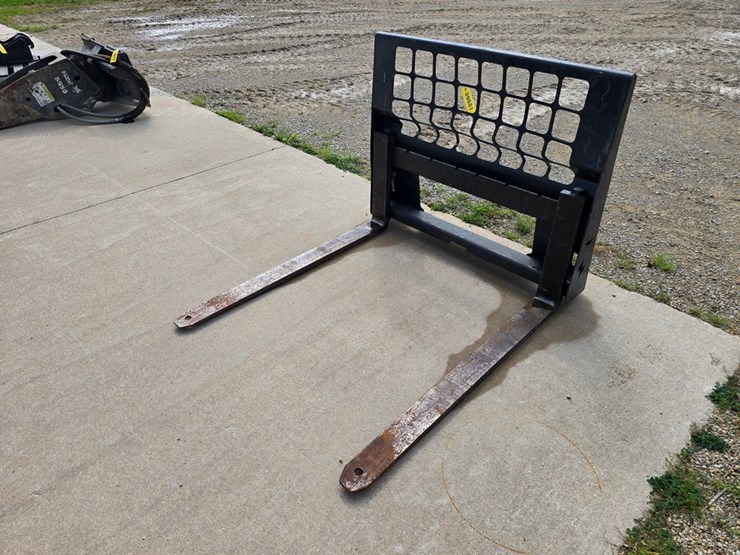 #9681-•-bobcat-48"-pallet-forks-image-1