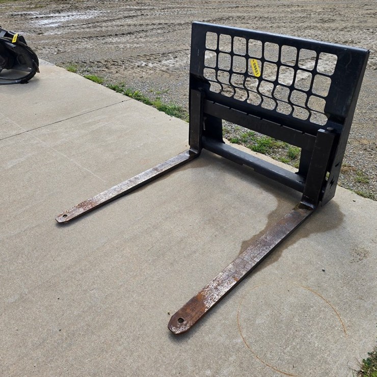 #9681 • Bobcat 48" Pallet Forks