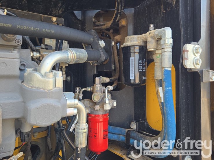 2019-deere-210g-lc-image-48