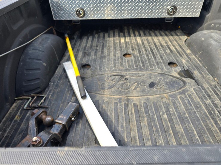 2023-ford-f350-xlt-image-5