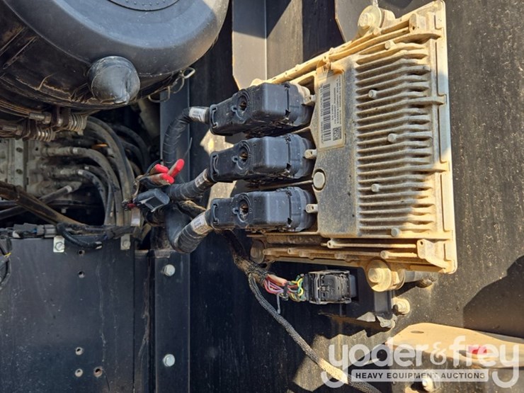 2019-deere-210g-lc-image-31