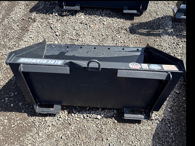 #2042-•-blue-diamond-44"-mini-skid-steer-smooth-bucket-image-3