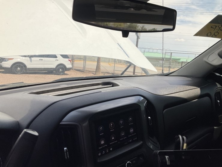 2025-chevrolet-silverado-1500-image-18