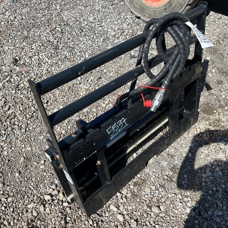 GIYI Mini Skid Steer Side Shift Forks Backing Plate
