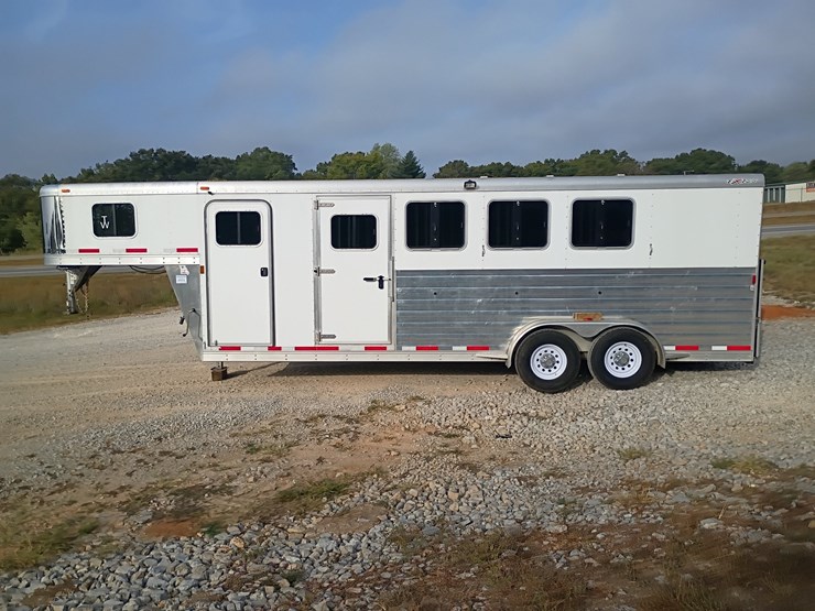 2012-custom-trailer-image-3