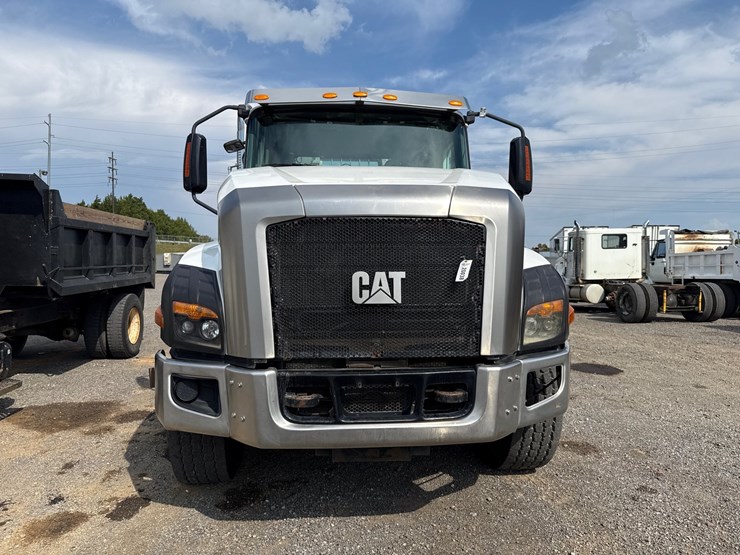 2017-caterpillar-ct660-image-2