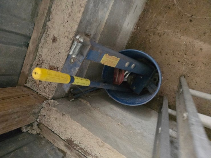 #9765-•-rgc-shingle-hoist-image-12
