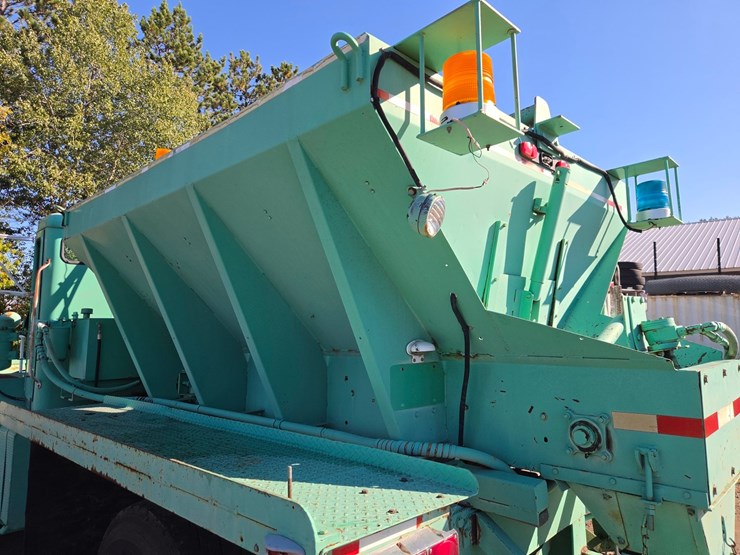 #3410-•-1974-oshkosh-p2025-1e1-plow-truck-image-25