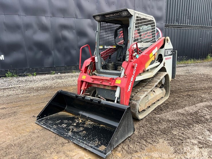 2021-takeuchi-tl8-image-2