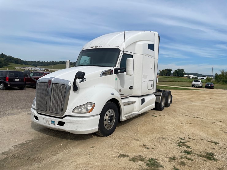 2017-kenworth-t680-image-1