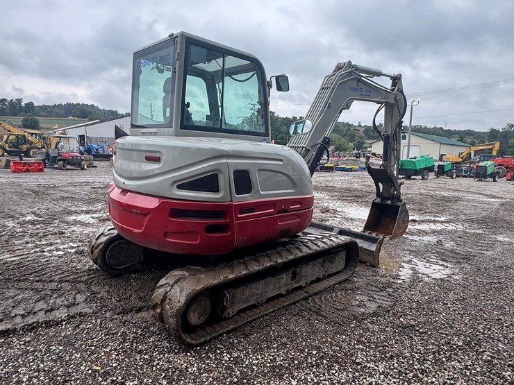 2016-takeuchi-tb260-image-6