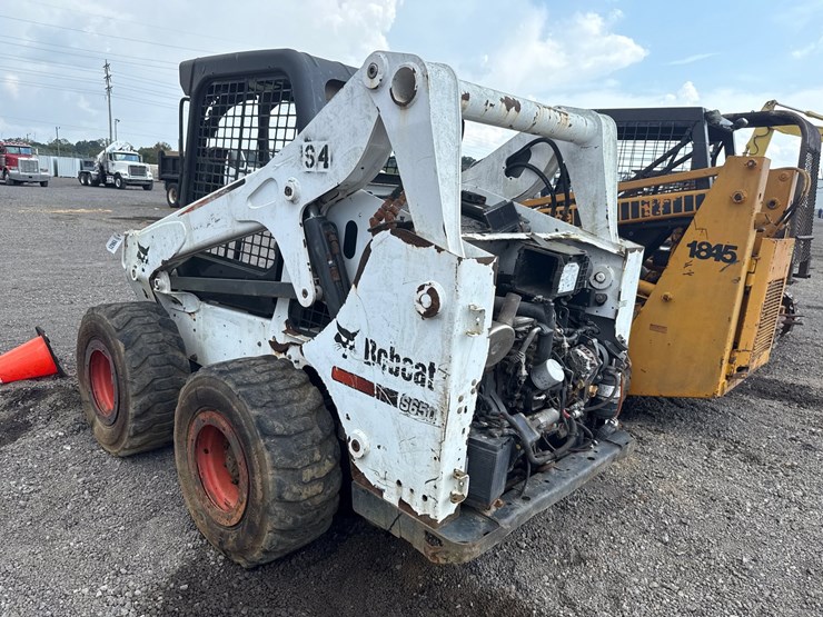 2015-bobcat-s650-image-10