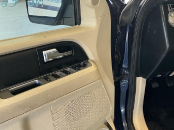 2016-ford-expedition-image-21