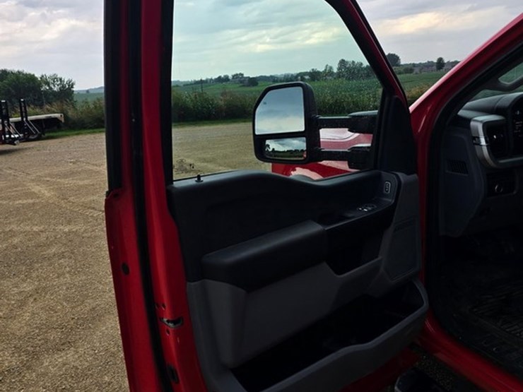 2025-ford-f550-xl-image-23