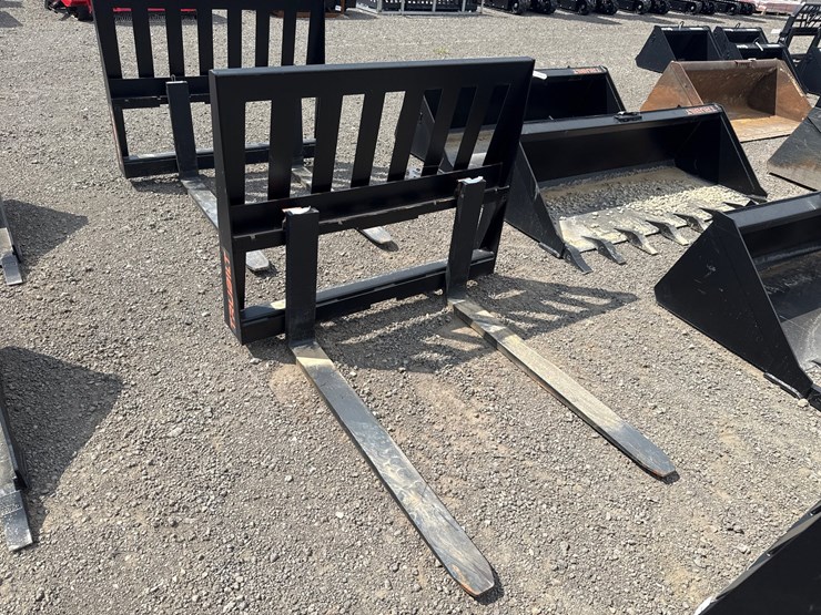 #2028-•-trubilt-42”-skid-steer-pallet-forks-image-1