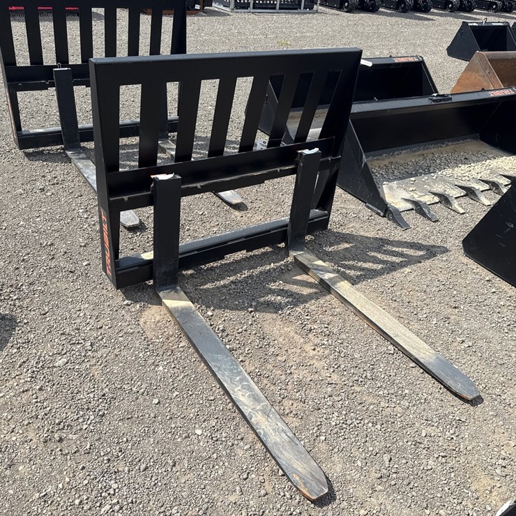 #2028 • TRUBILT 42” SKID STEER PALLET FORKS
