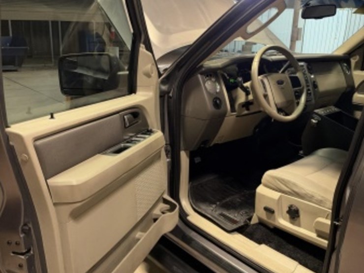 2014-ford-expedition-image-24