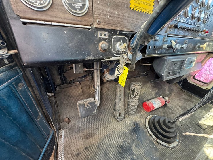 1981-kenworth-w900-image-44