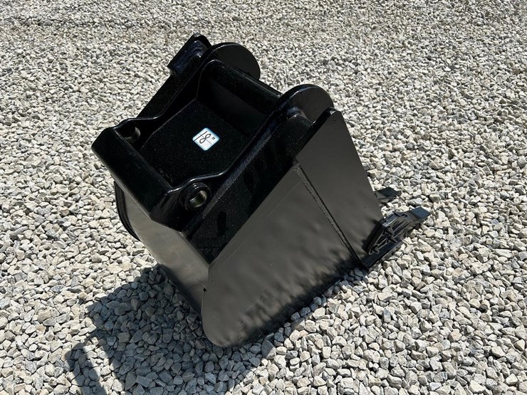 18"-x-change-bucket-for-a-bobcat-excavator-image-5