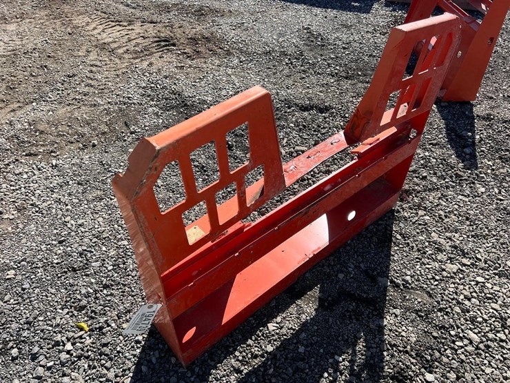 walk-through-skid-steer-fork-frame-backing-plate-image-1