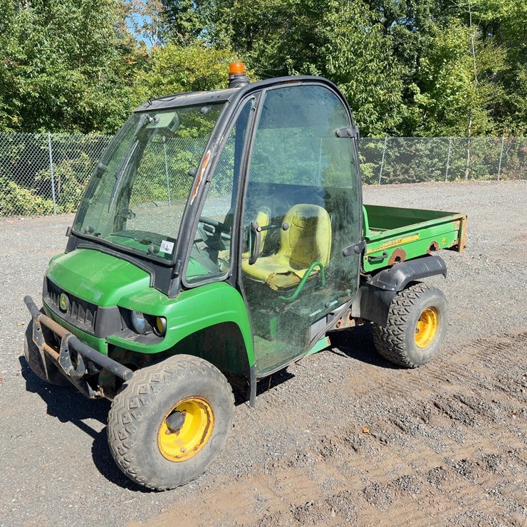 JOHN DEERE GATOR