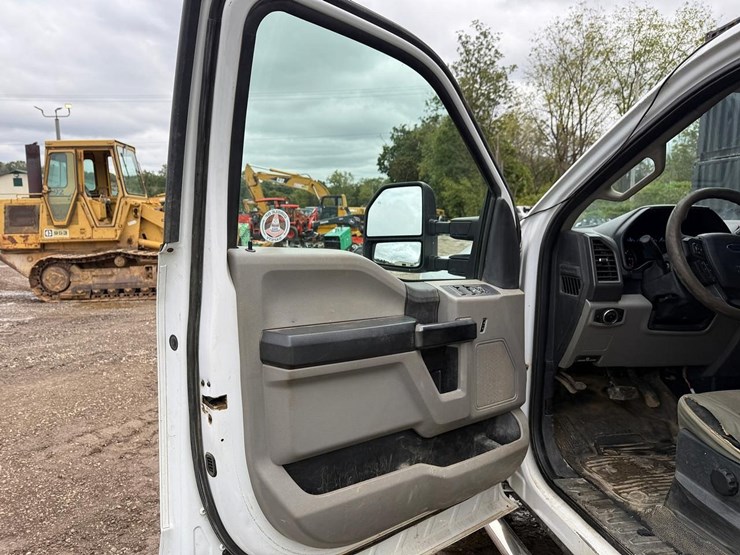 2017-ford-f350-image-30