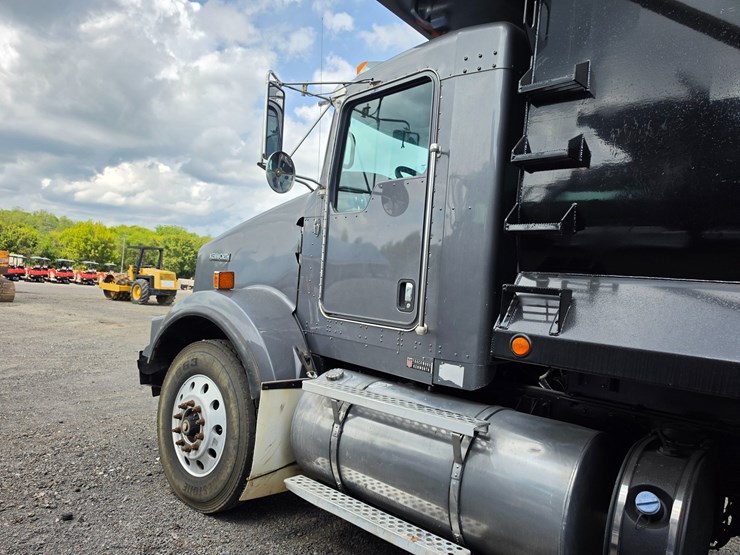 2013-kenworth-t800-image-11
