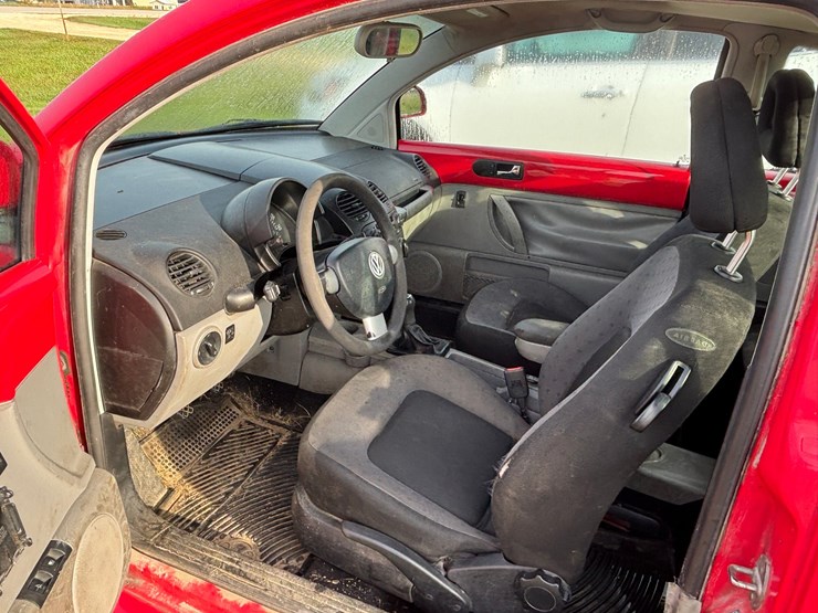 #1307-•-2001-volkswagon-beetle-(has-wi-title)-image-27