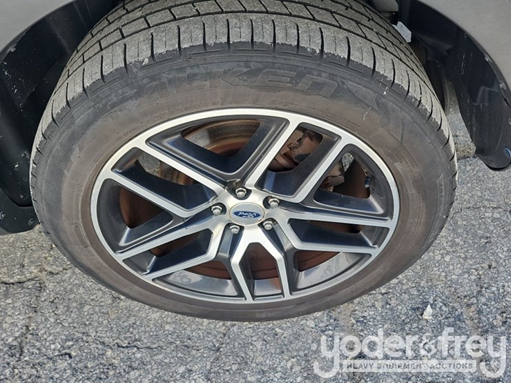 2019-ford-explorer-image-11