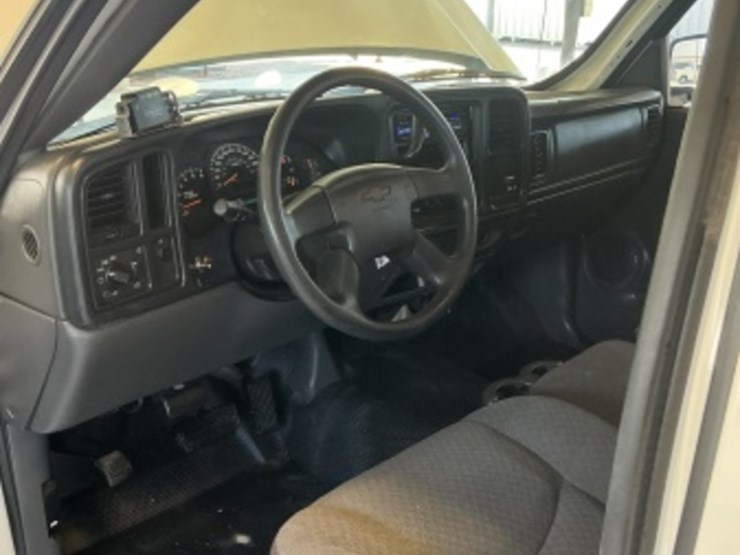 2005-chevrolet-silverado-2500hd-image-22