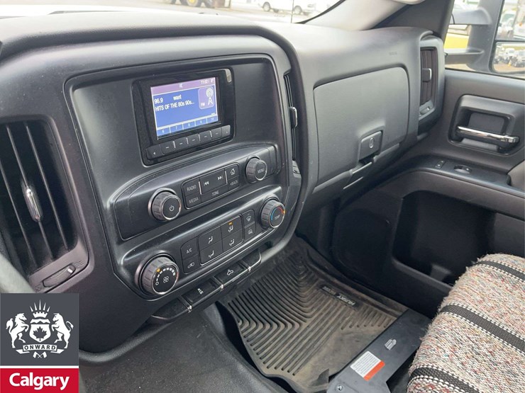 2015-chevrolet-silverado-2500hd-image-16