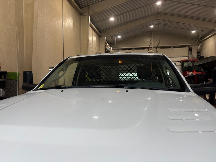 2015-dodge-ram-3500-image-31