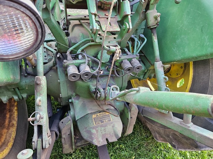 john-deere-2440-image-15