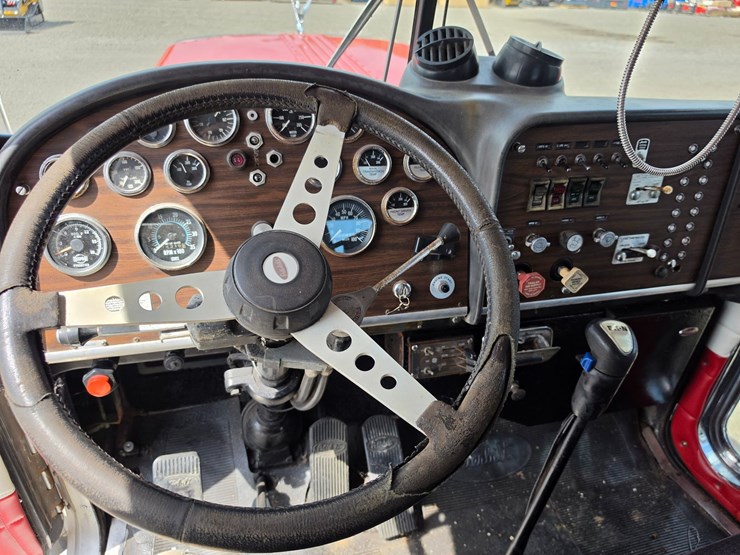 1984-peterbilt-359-image-14